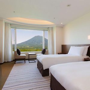 Deluxe Family Room Mountain View